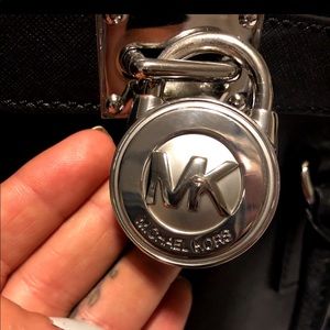 Michael Kors Hamilton LARGE  tote w/chain strap
